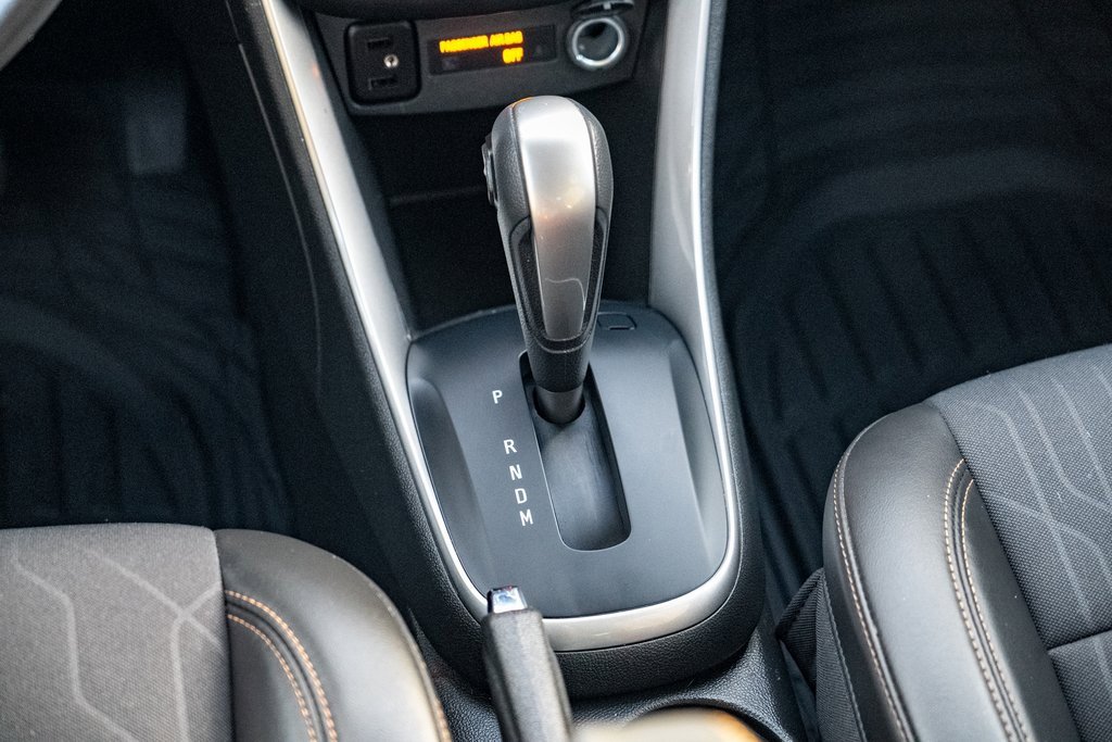 Used 2022 Chevrolet Trax LT w/ LT Convenience Package image 21