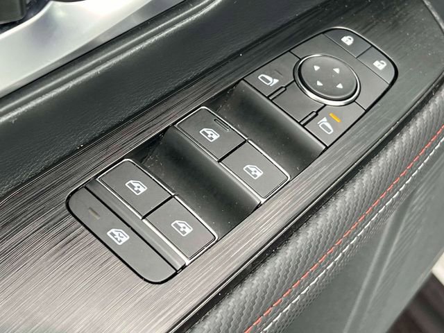 Used 2025 Nissan Kicks SR AWD/4WD image 19