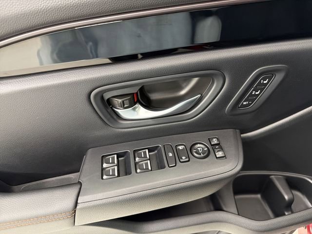 Used 2025 Honda Pilot TrailSport image 23