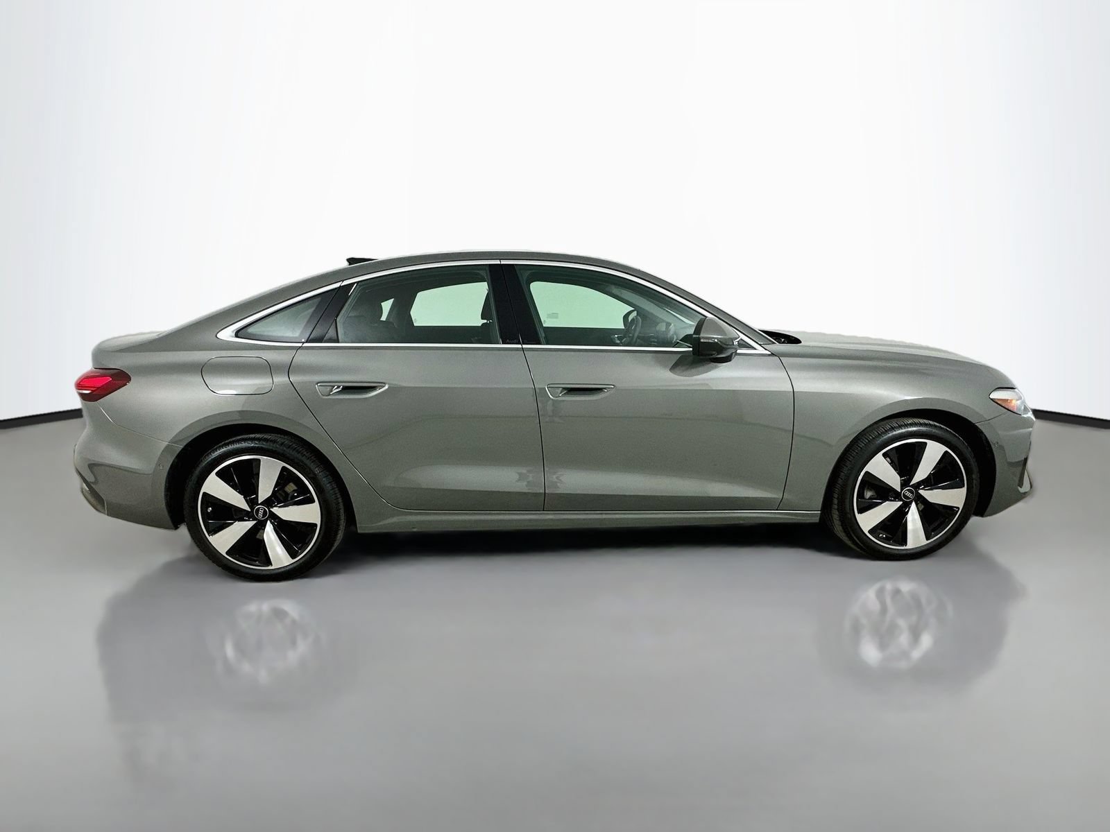 Used 2025 Audi A5 2.0T Premium w/ Convenience Package AWD/4WD image 4