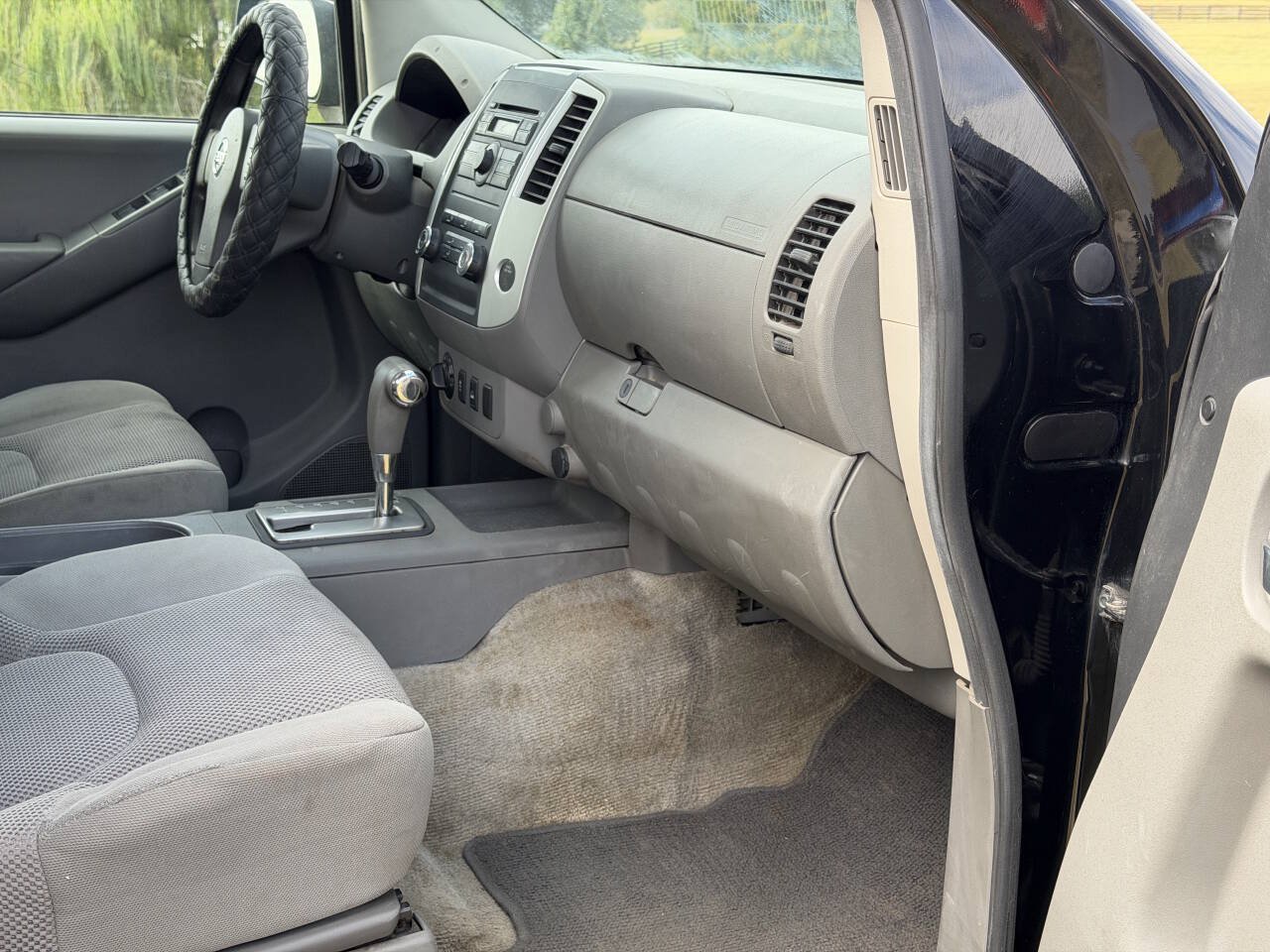 Used 2012 Nissan Frontier SV AWD/4WD image 24