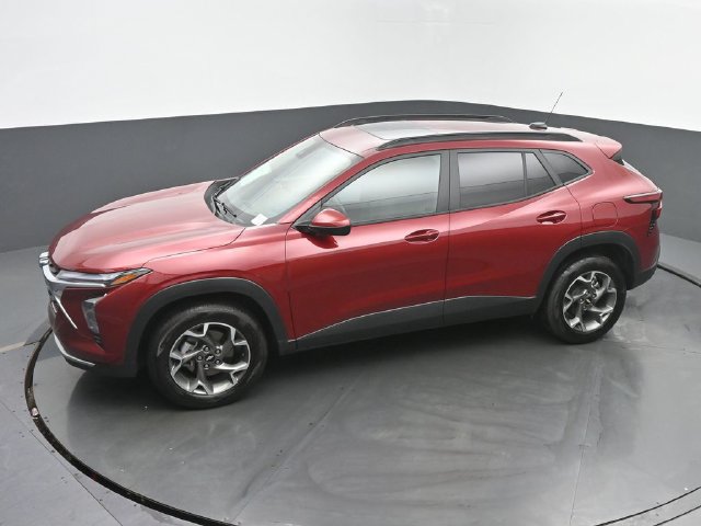 Used 2024 Chevrolet Trax LT w/ Sunroof Package FWD image 37