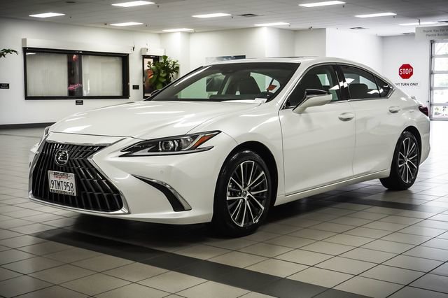 Certified 2025 Lexus ES 300h w/ Premium Package image 2