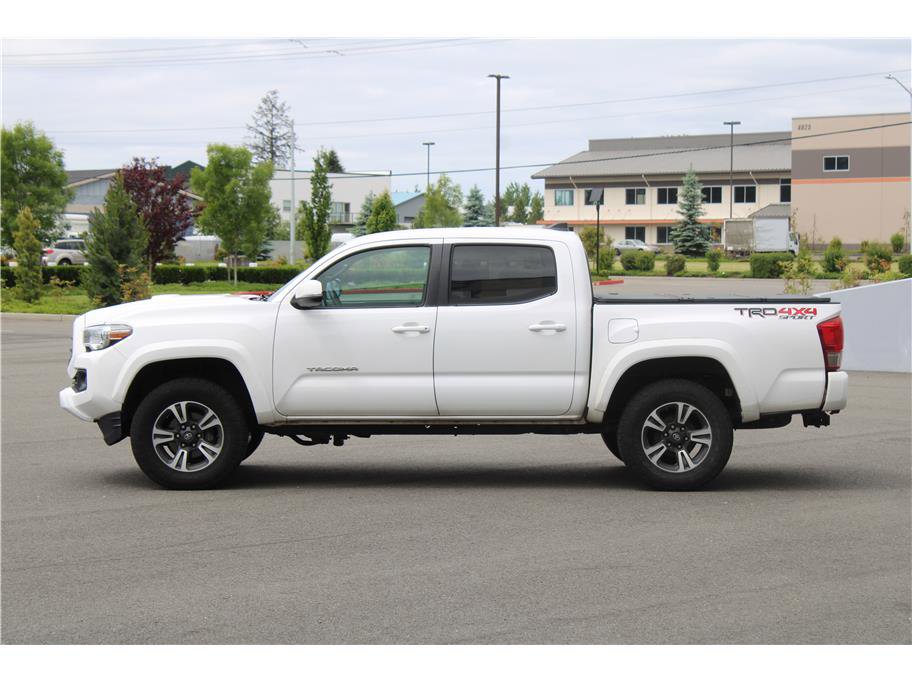 Used 2016 Toyota Tacoma TRD Sport w/ Towing Package AWD/4WD image 2