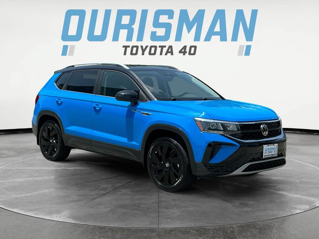 Used 2024 Volkswagen Taos SE w/ Panoramic Sunroof Package AWD/4WD image 1