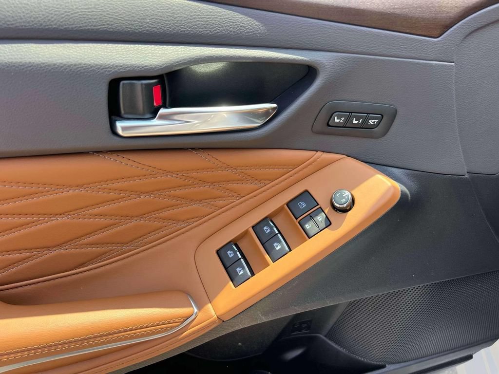 Used 2022 Toyota Avalon Limited w/ Advanced Safety Package FWD image 17