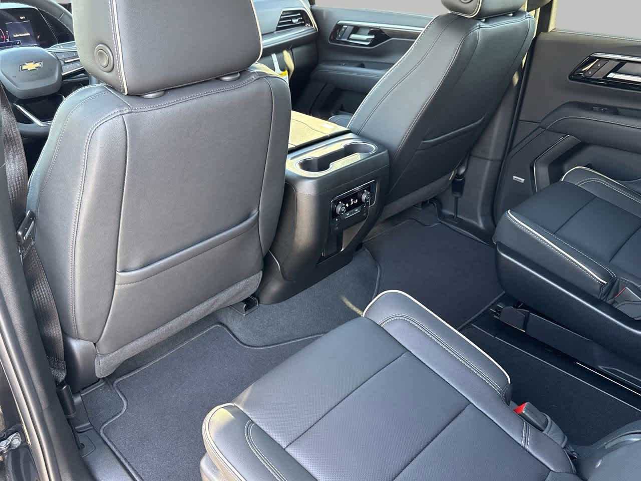 New 2026 Chevrolet Suburban Premier image 12