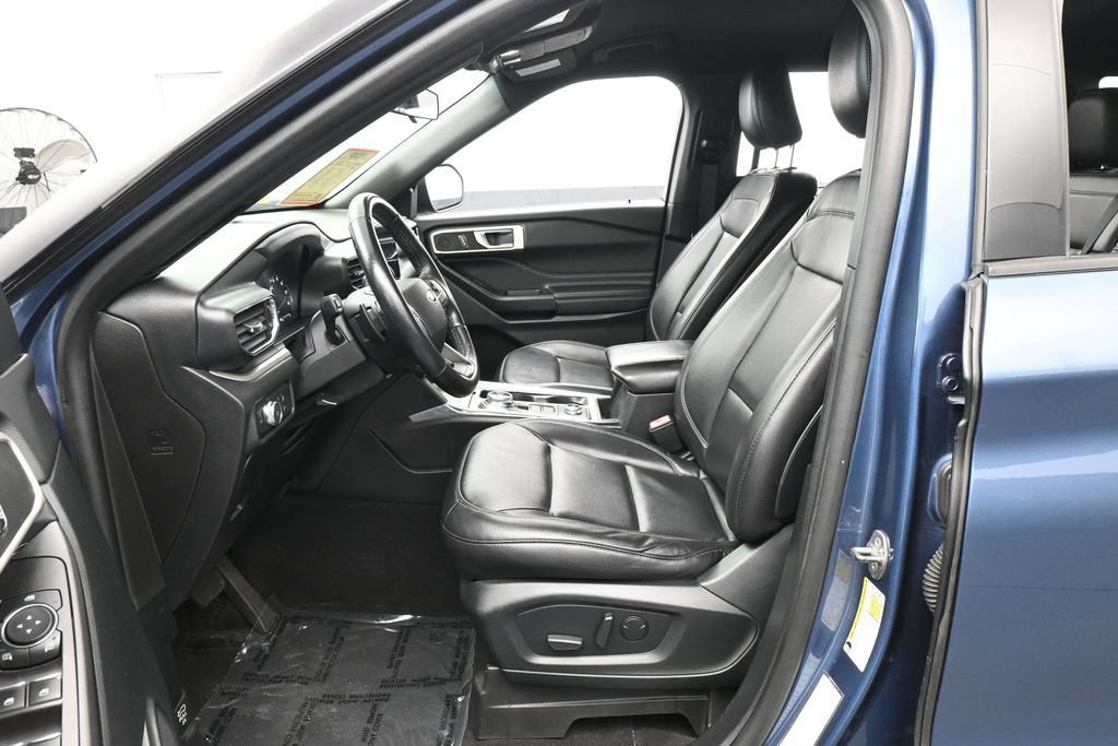 Used 2020 Ford Explorer XLT w/ Equipment Group 202A AWD/4WD image 11