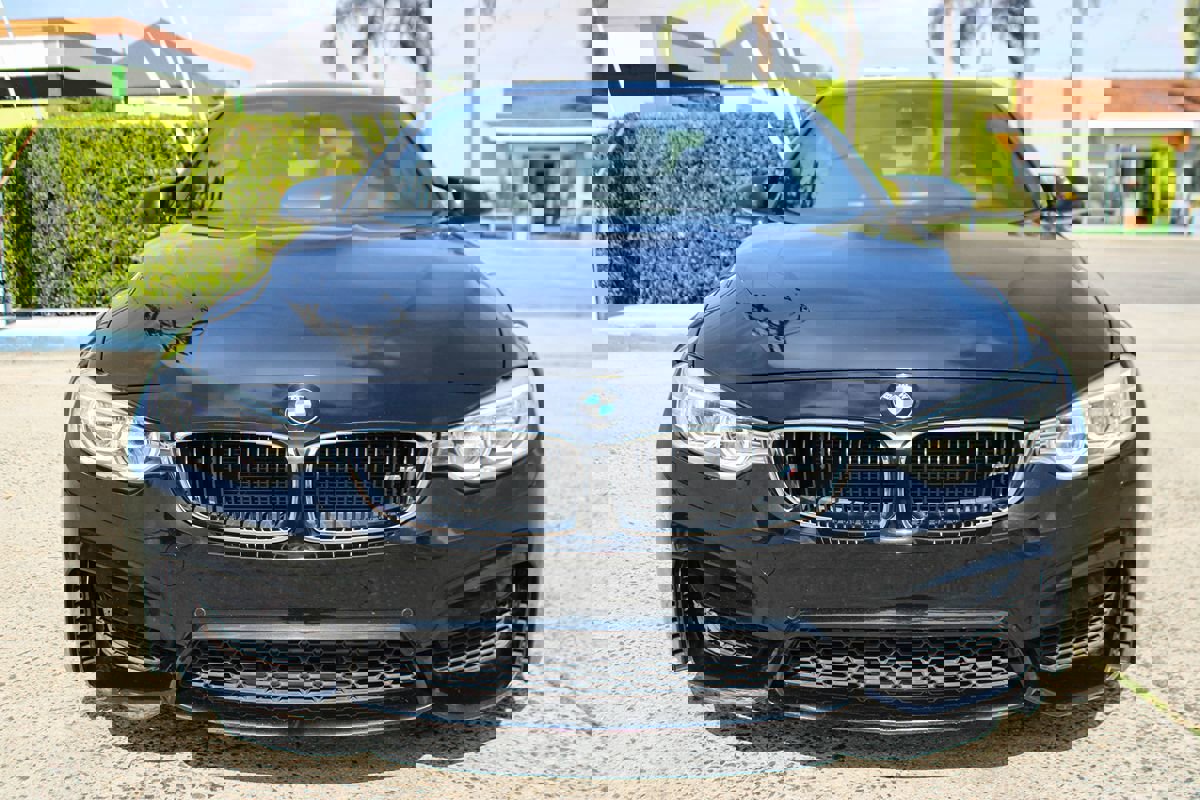 Used 2015 BMW M4 Convertible image 9