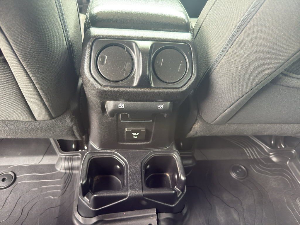Used 2018 Jeep Wrangler Unlimited Sahara AWD/4WD image 31