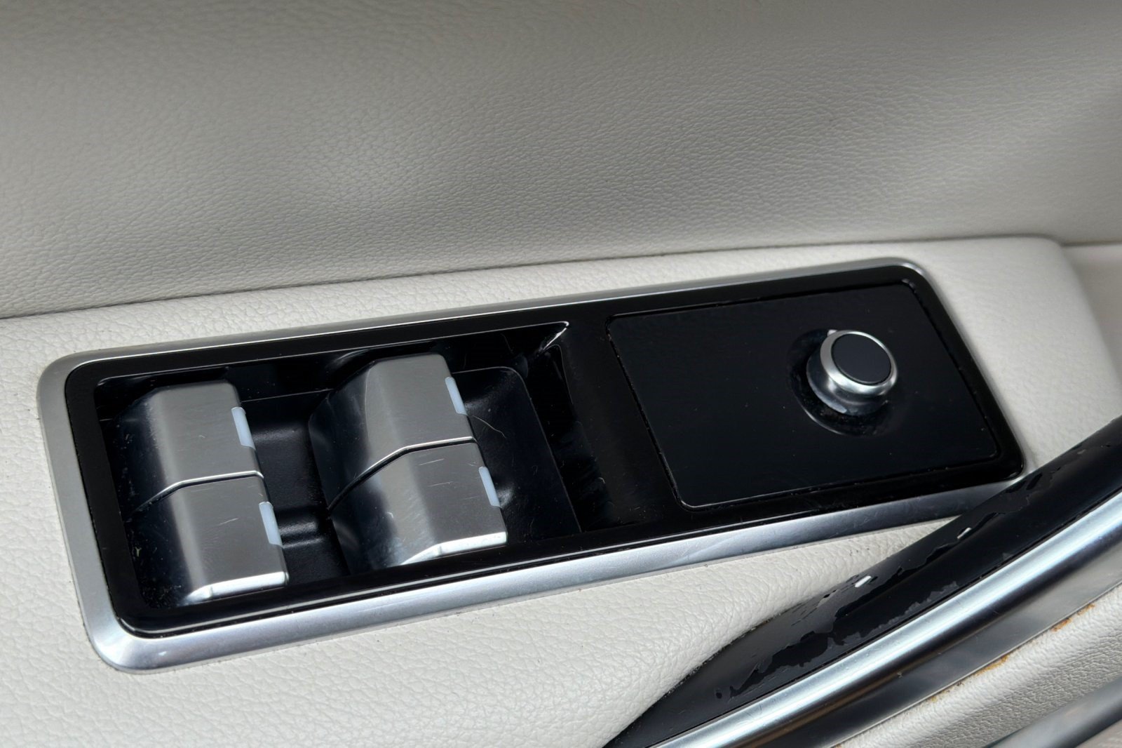 Used 2021 Jaguar XF S RWD image 14