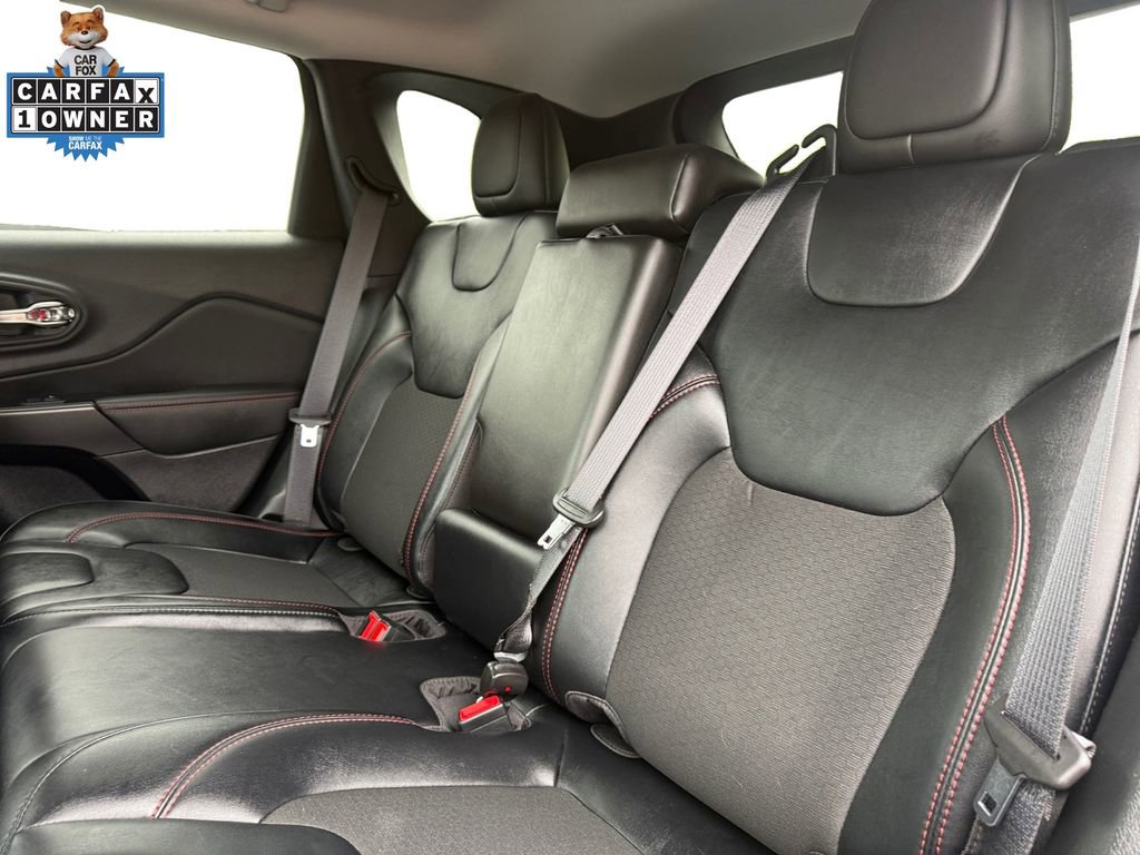 Used 2022 Jeep Cherokee Trailhawk w/ Comfort/Convenience Group AWD/4WD image 14