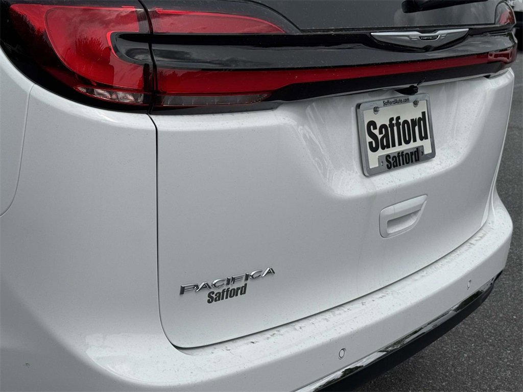 New 2026 Chrysler Pacifica Select image 10