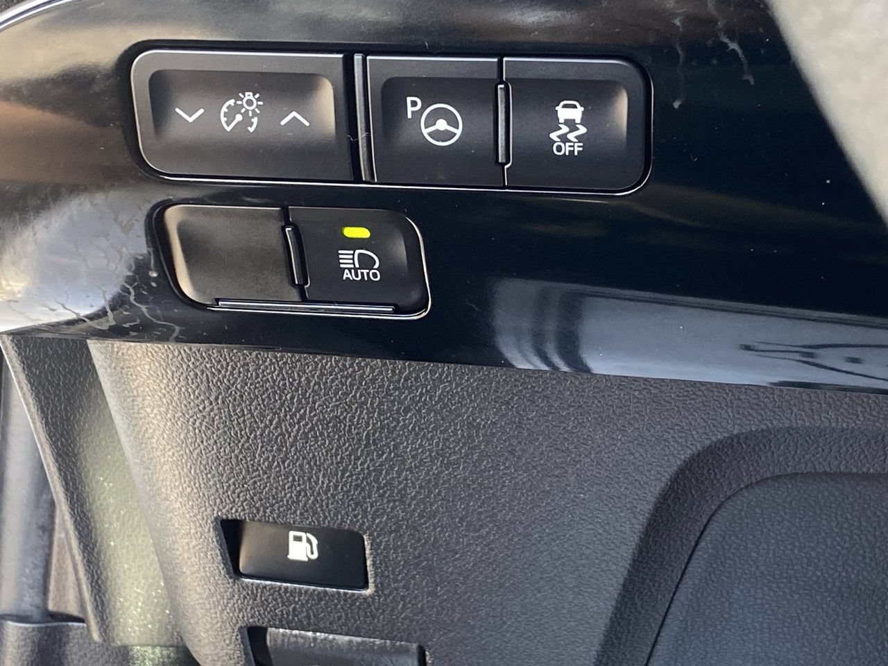 Used 2021 Toyota Prius LE w/ Carpet Mat Package (TMS) FWD image 29