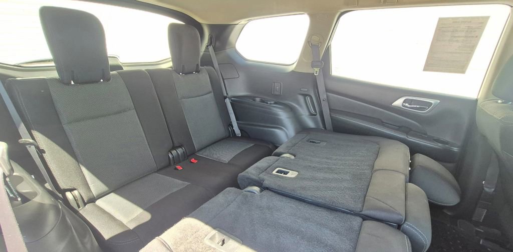 Used 2018 Nissan Pathfinder SV AWD/4WD image 6