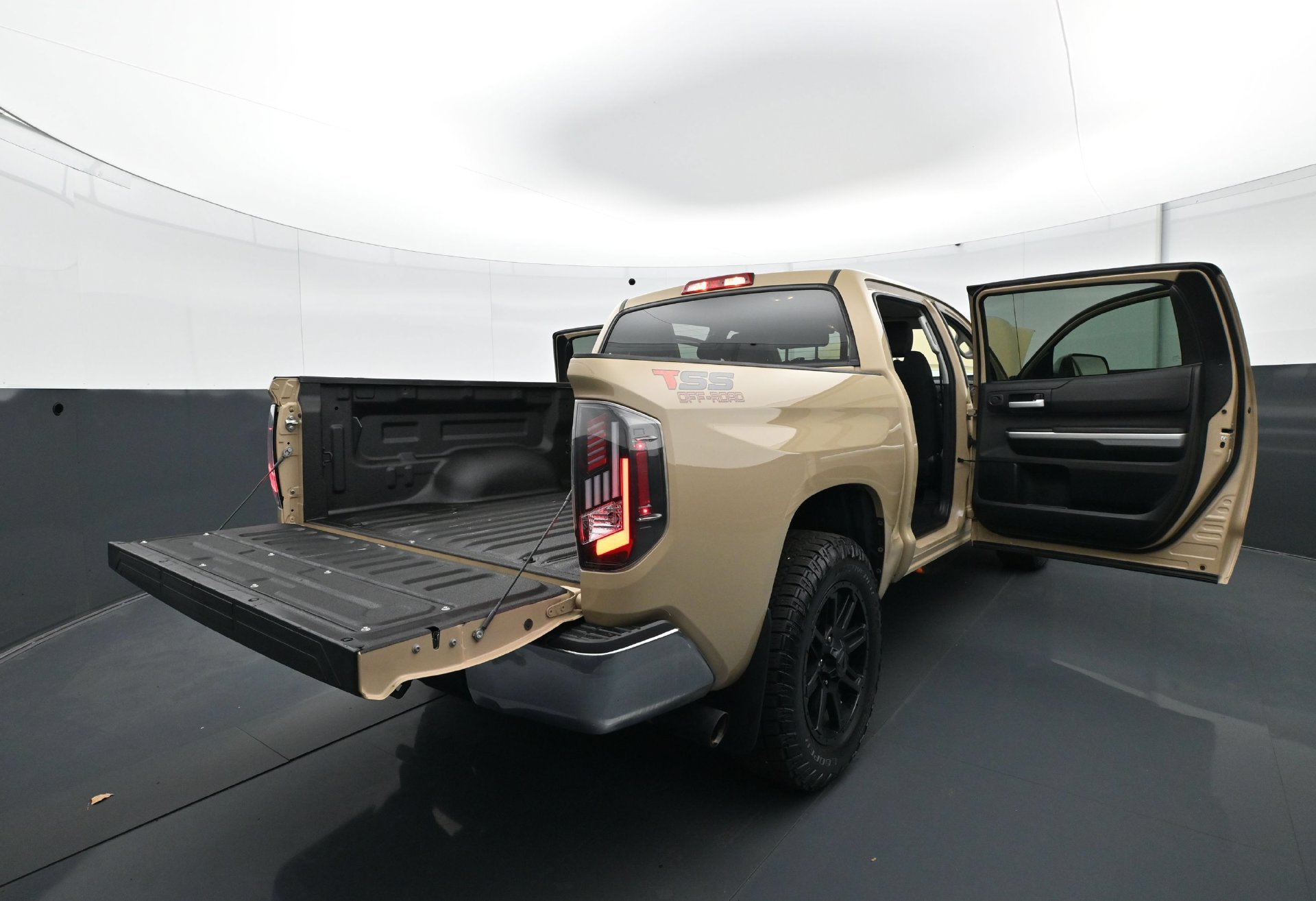 Used 2017 Toyota Tundra SR5 w/ SR5 Upgrade Package RWD image 34