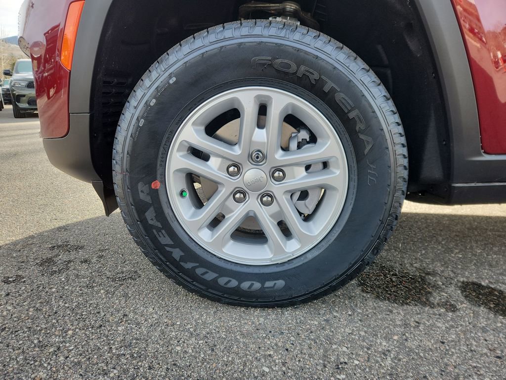 New 2025 Jeep Grand Cherokee Laredo image 22