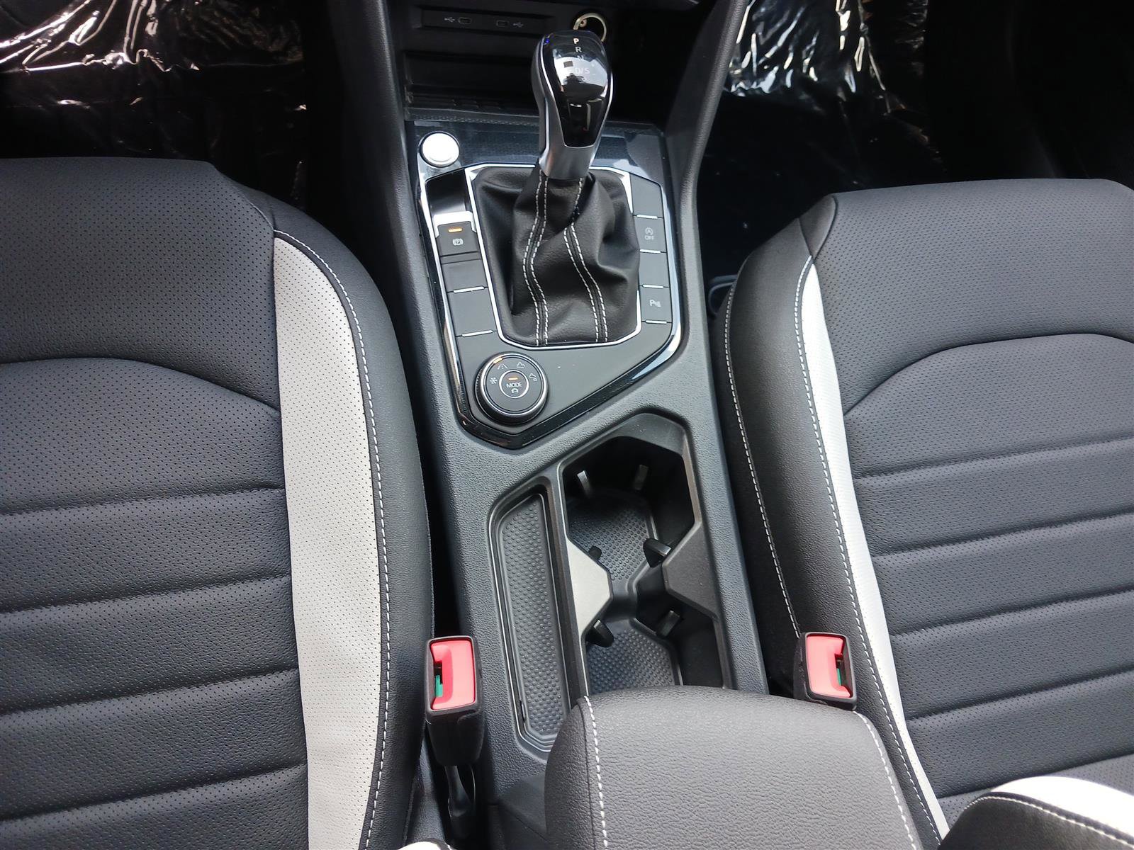 New 2025 Volkswagen Taos SEL image 21