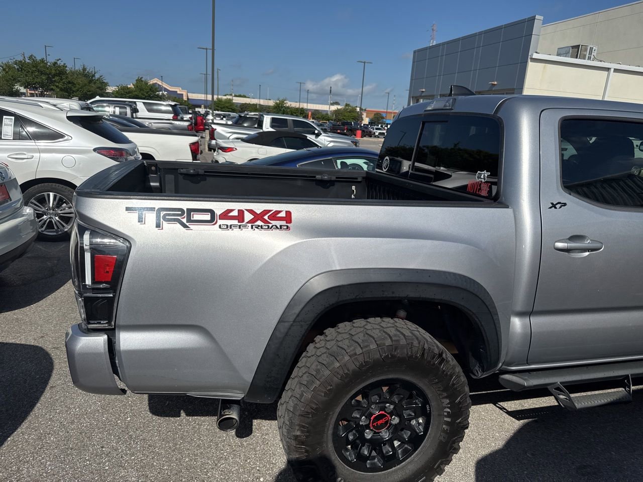 Used 2020 Toyota Tacoma TRD Off-Road w/ TRD Premium Off Road Package AWD/4WD image 9
