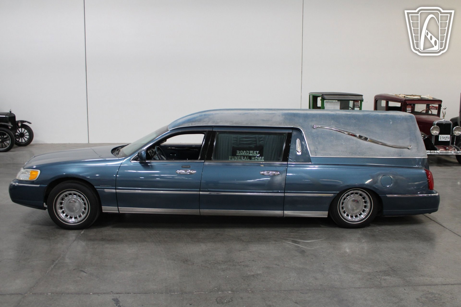 Used 2001 Lincoln Town Car Executive RWD image 7