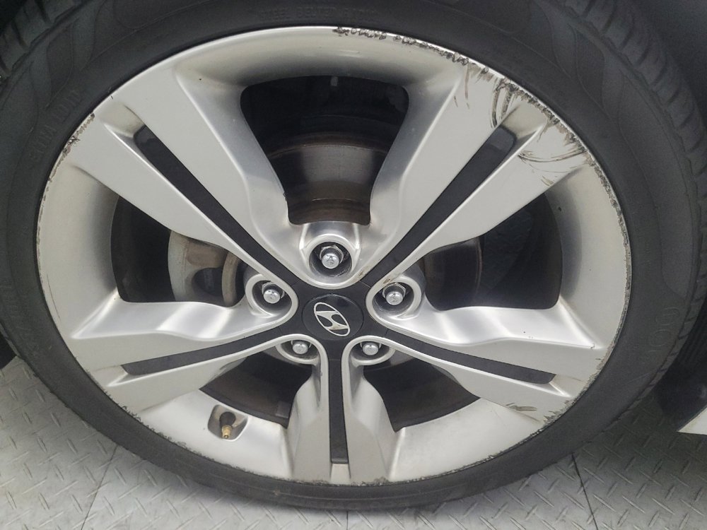 Used 2017 Hyundai Veloster Value Edition FWD image 31