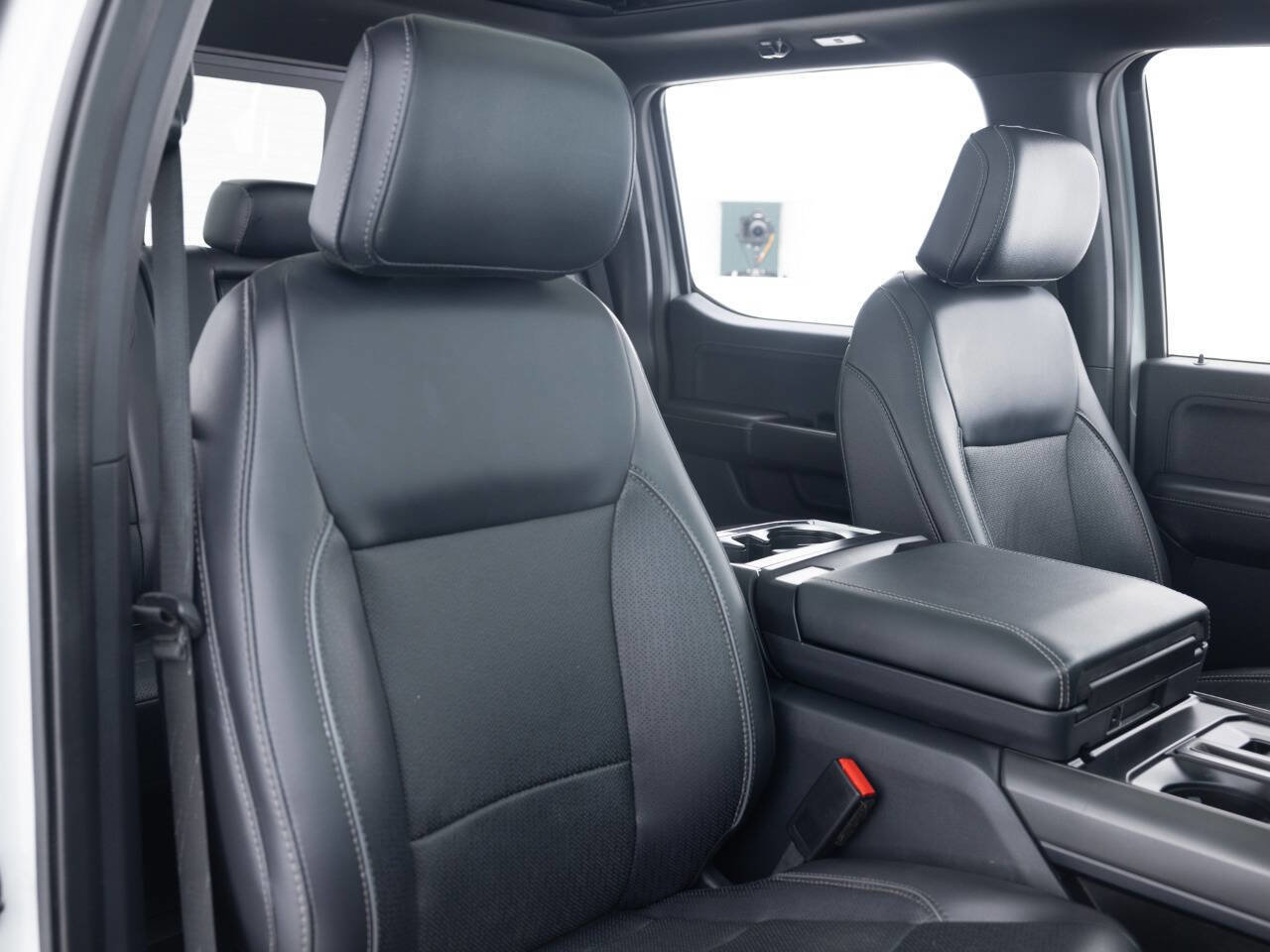 Used 2024 Ford F150 Lariat w/ Bed Utility Package AWD/4WD image 33