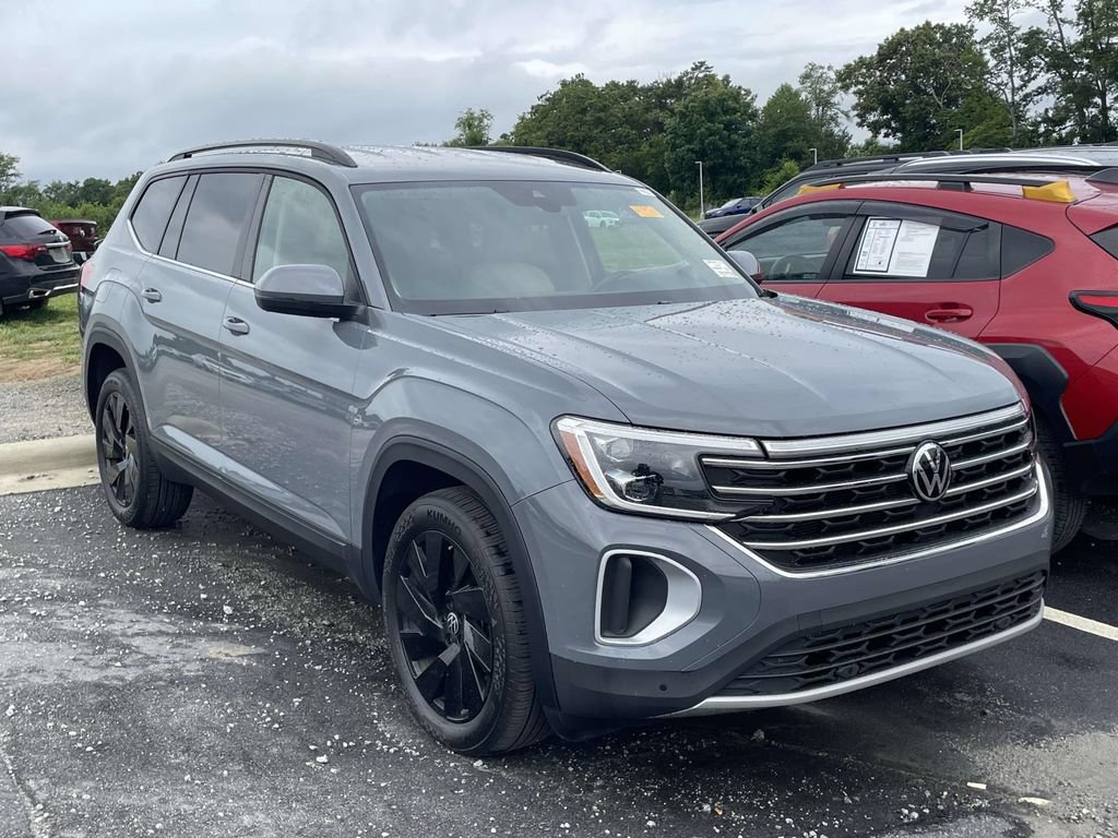 Used 2025 Volkswagen Atlas SE AWD/4WD image 1