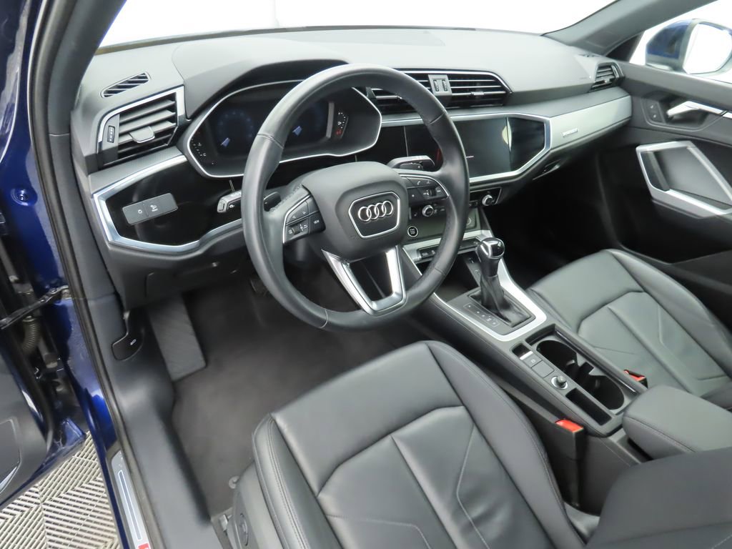 Used 2023 Audi Q3 2.0T Premium w/ Convenience Package image 9