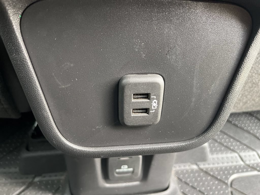 Used 2023 Chevrolet Equinox Premier w/ LPO, Floor Liner Package AWD/4WD image 10