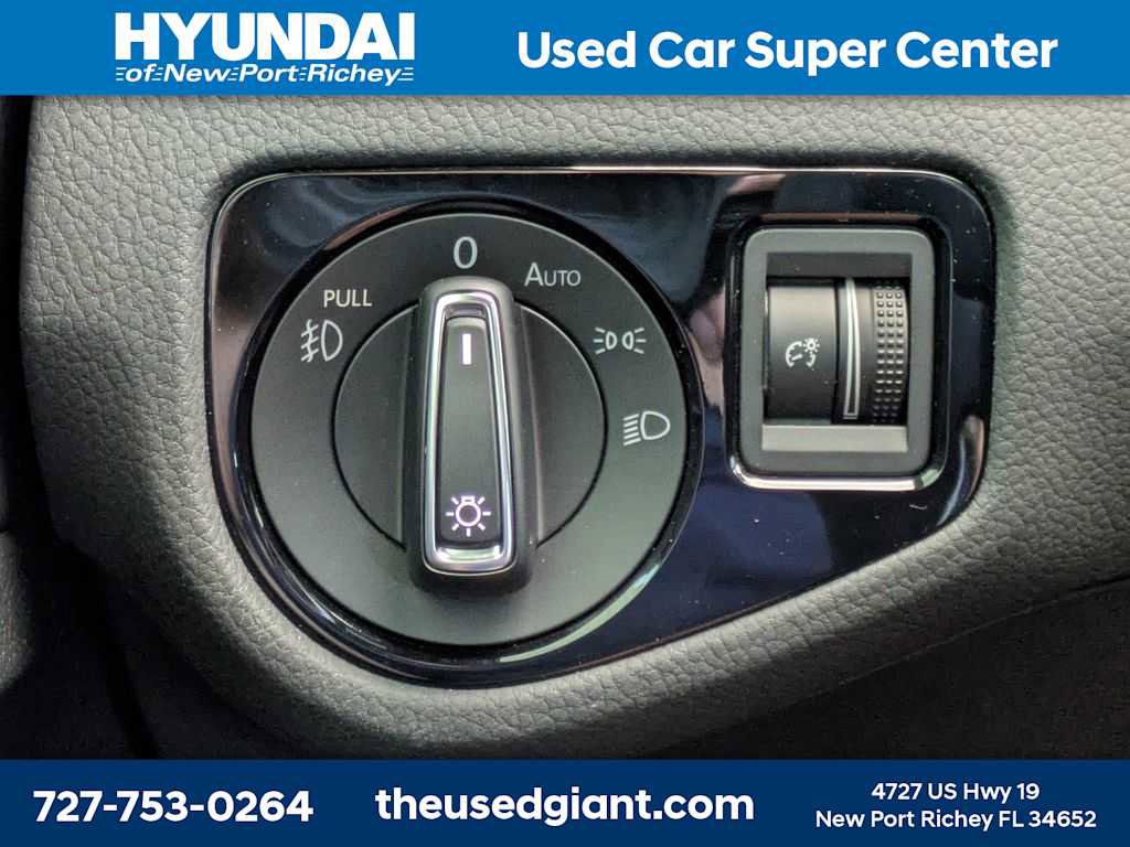 Used 2019 Volkswagen GTI SE FWD image 28