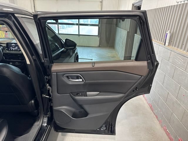 Used 2021 Nissan Rogue SV w/ Premium Package AWD/4WD image 14