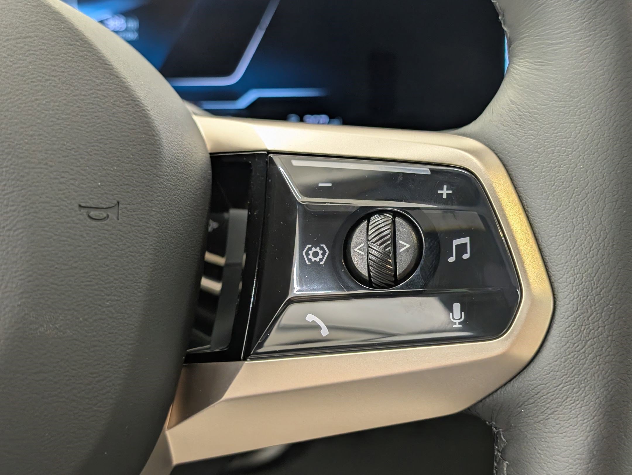 New 2026 BMW iX xDrive60 image 23