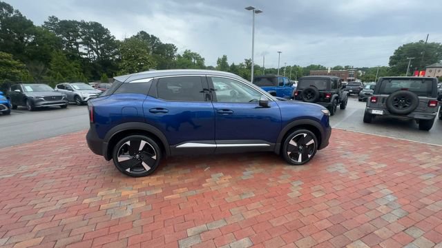 Used 2025 Nissan Kicks SR w/ SR Premium Package FWD image 3