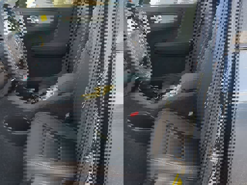 New 2026 Volvo XC40 B5 Core w/ Protection Package Premier image 15