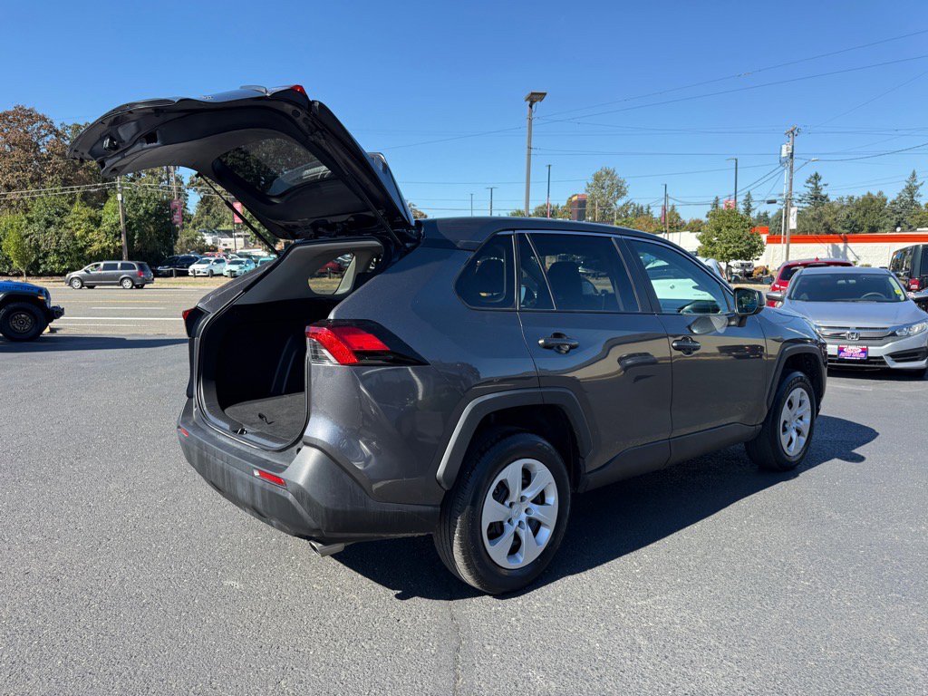 Used 2024 Toyota RAV4 LE image 7