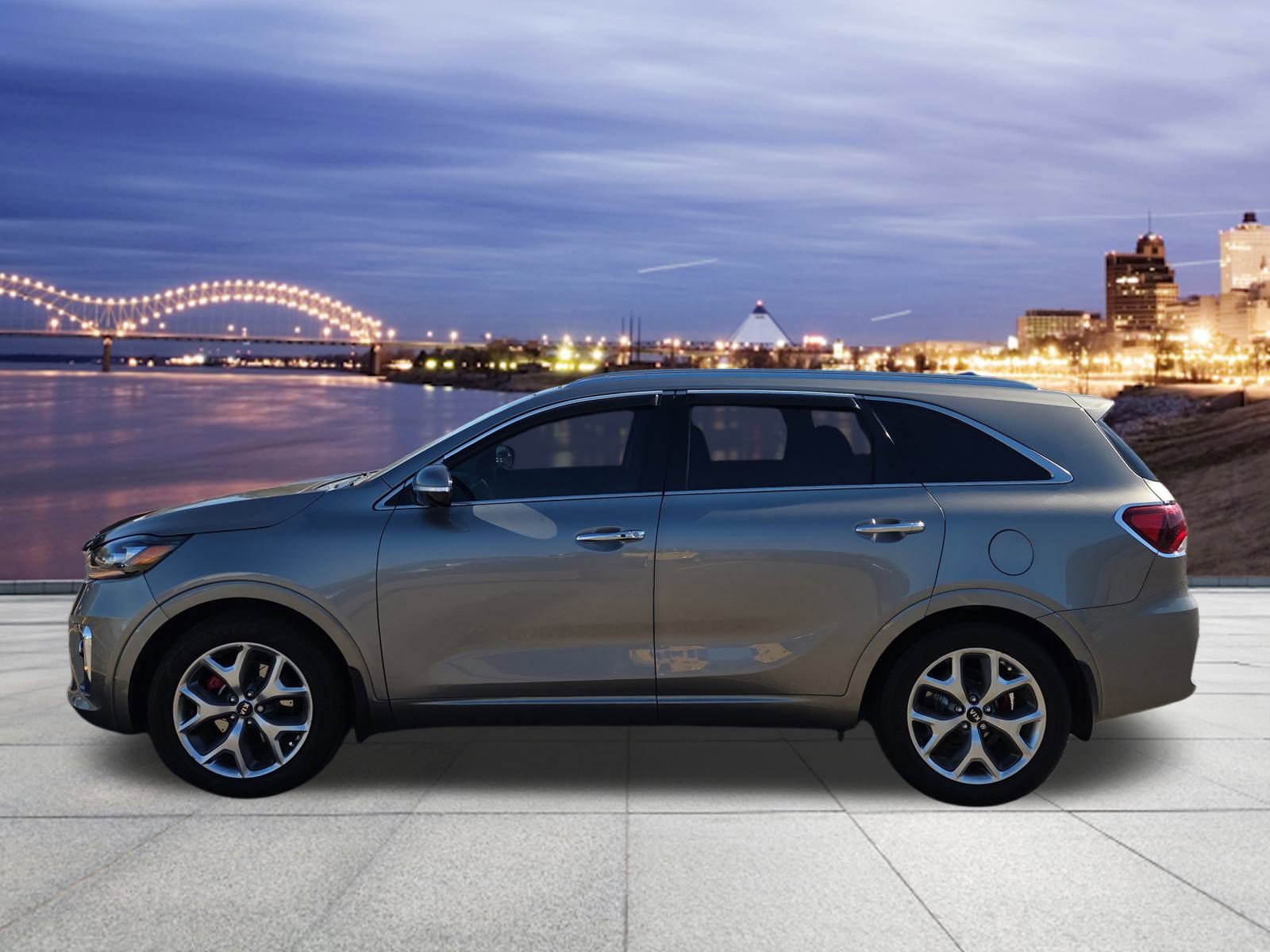 Used 2019 Kia Sorento SX w/ SX Touring Package image 2