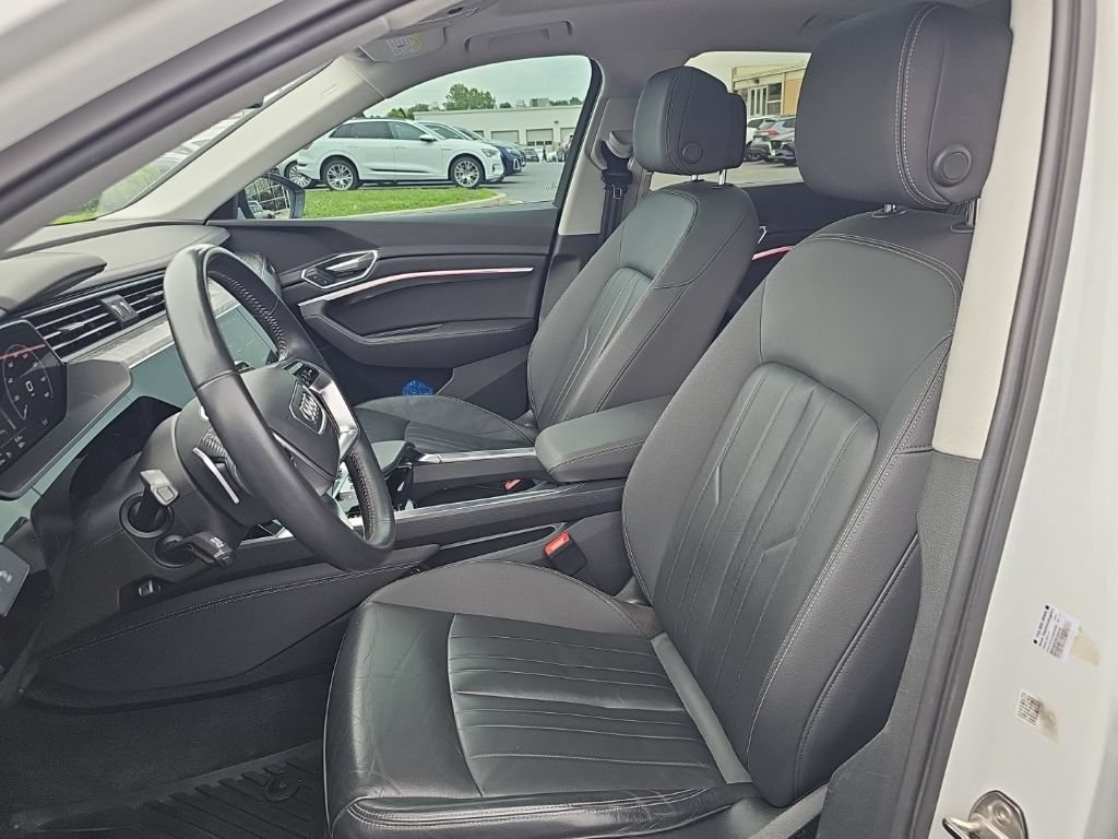Used 2021 Audi e-tron Premium w/ Convenience Plus Package AWD/4WD image 3