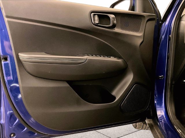 Used 2022 Hyundai Venue Limited FWD image 22
