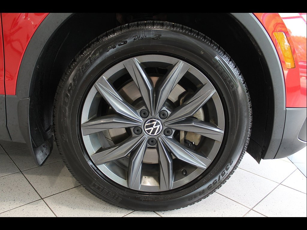 Used 2022 Volkswagen Tiguan SE AWD/4WD image 10