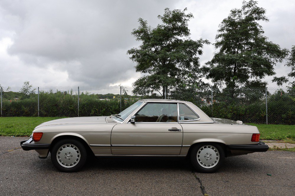 Used 1989 Mercedes-Benz 560 SL image 4