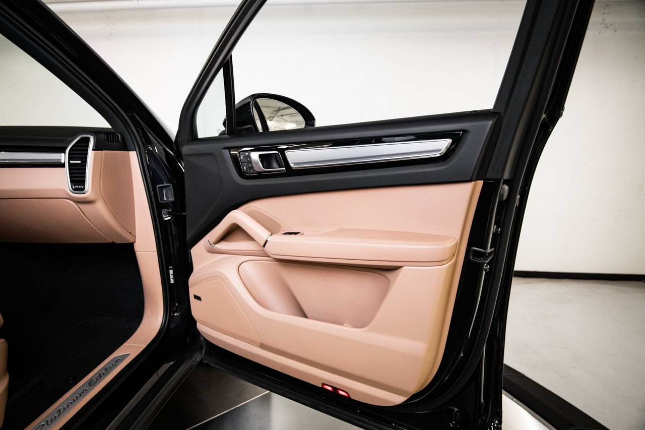 Certified 2023 Porsche Cayenne Platinum Edition AWD/4WD image 27