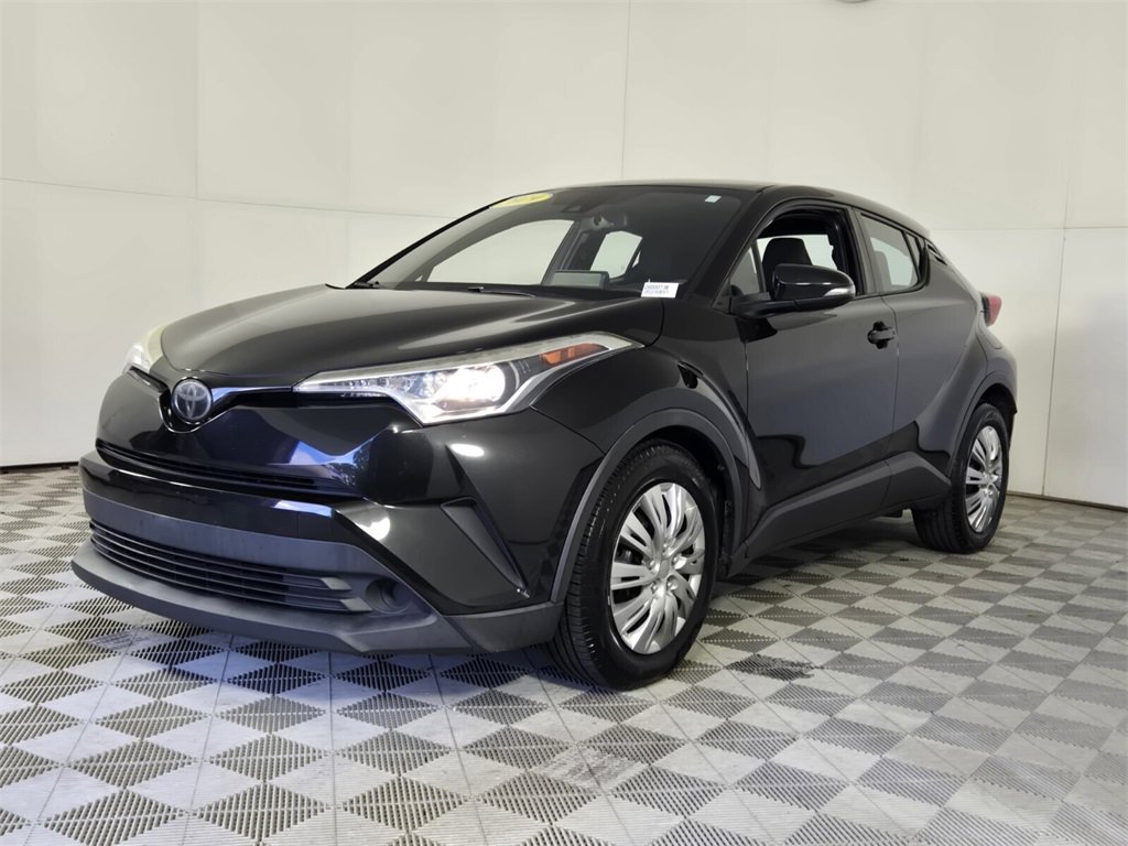 Used 2019 Toyota C-HR LE image 4