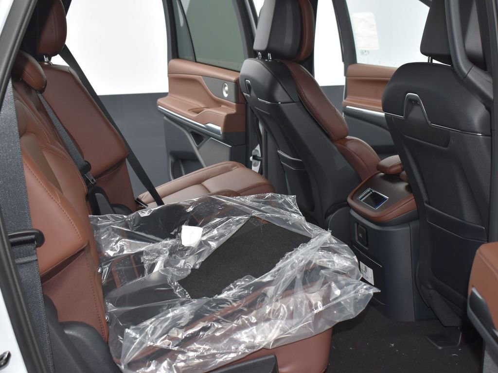 New 2026 Lincoln Navigator L Reserve AWD/4WD image 14