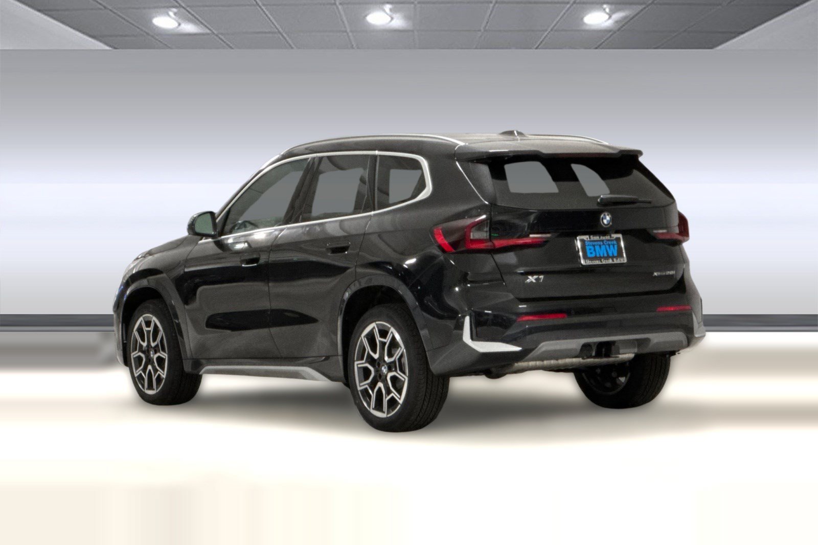 New 2026 BMW X1 xDrive28i w/ Technology Package AWD/4WD image 3