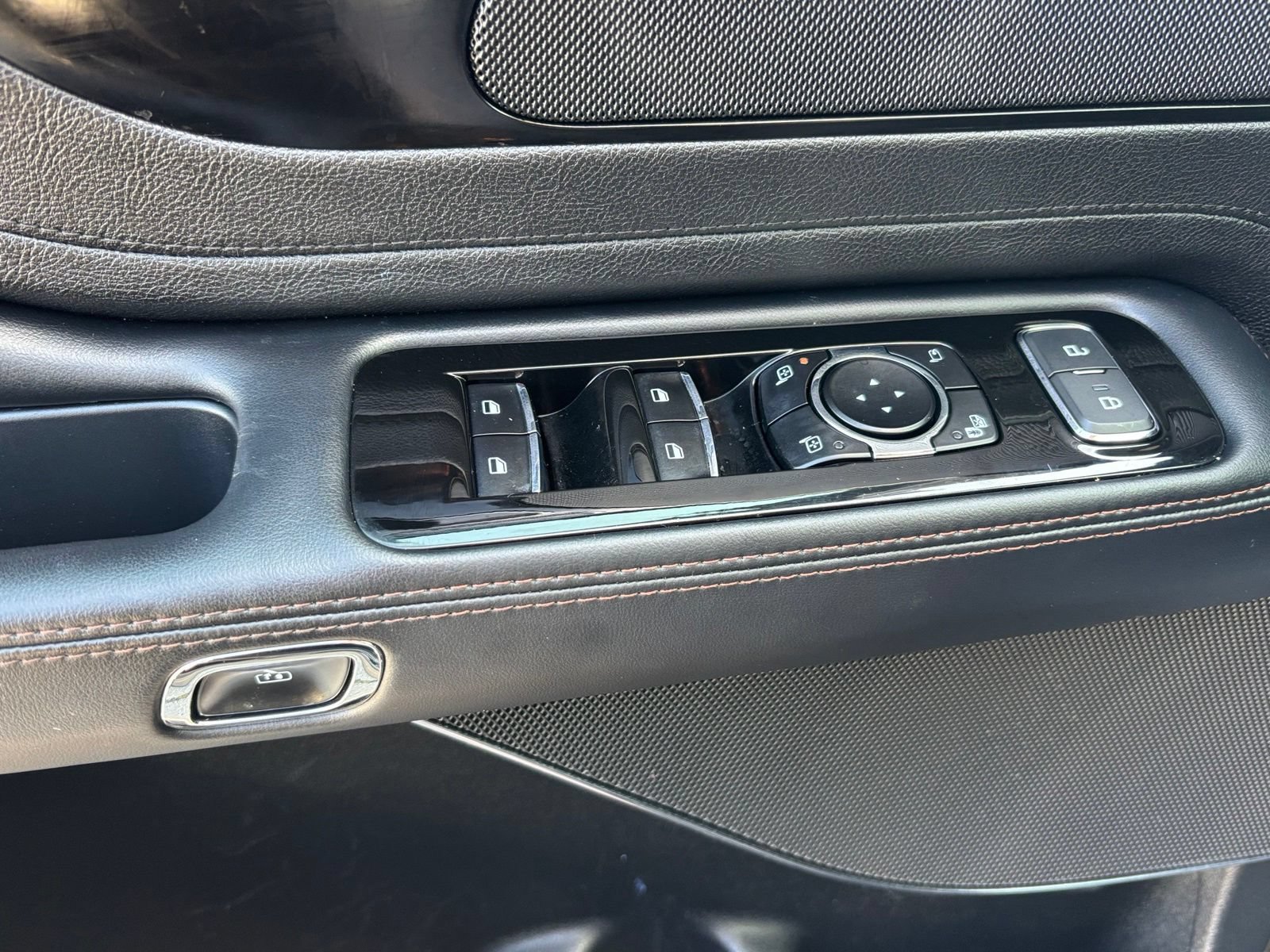 Used 2023 Lincoln Aviator AWD w/ Elements Package image 12