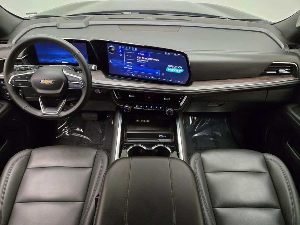 Used 2025 Chevrolet Suburban LT AWD/4WD image 23