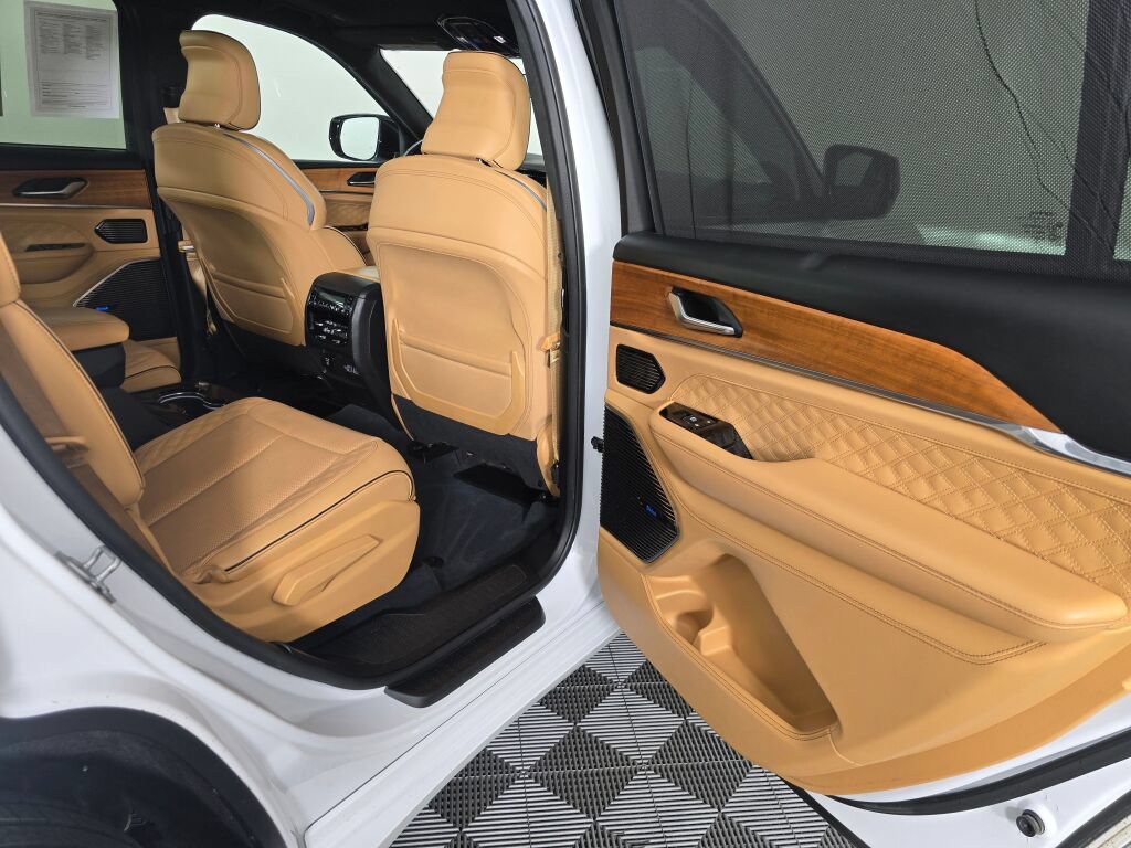 Used 2023 Jeep Grand Cherokee L Summit AWD/4WD image 43