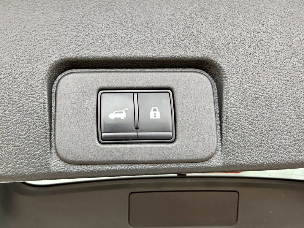 Used 2024 Nissan Rogue SV image 17