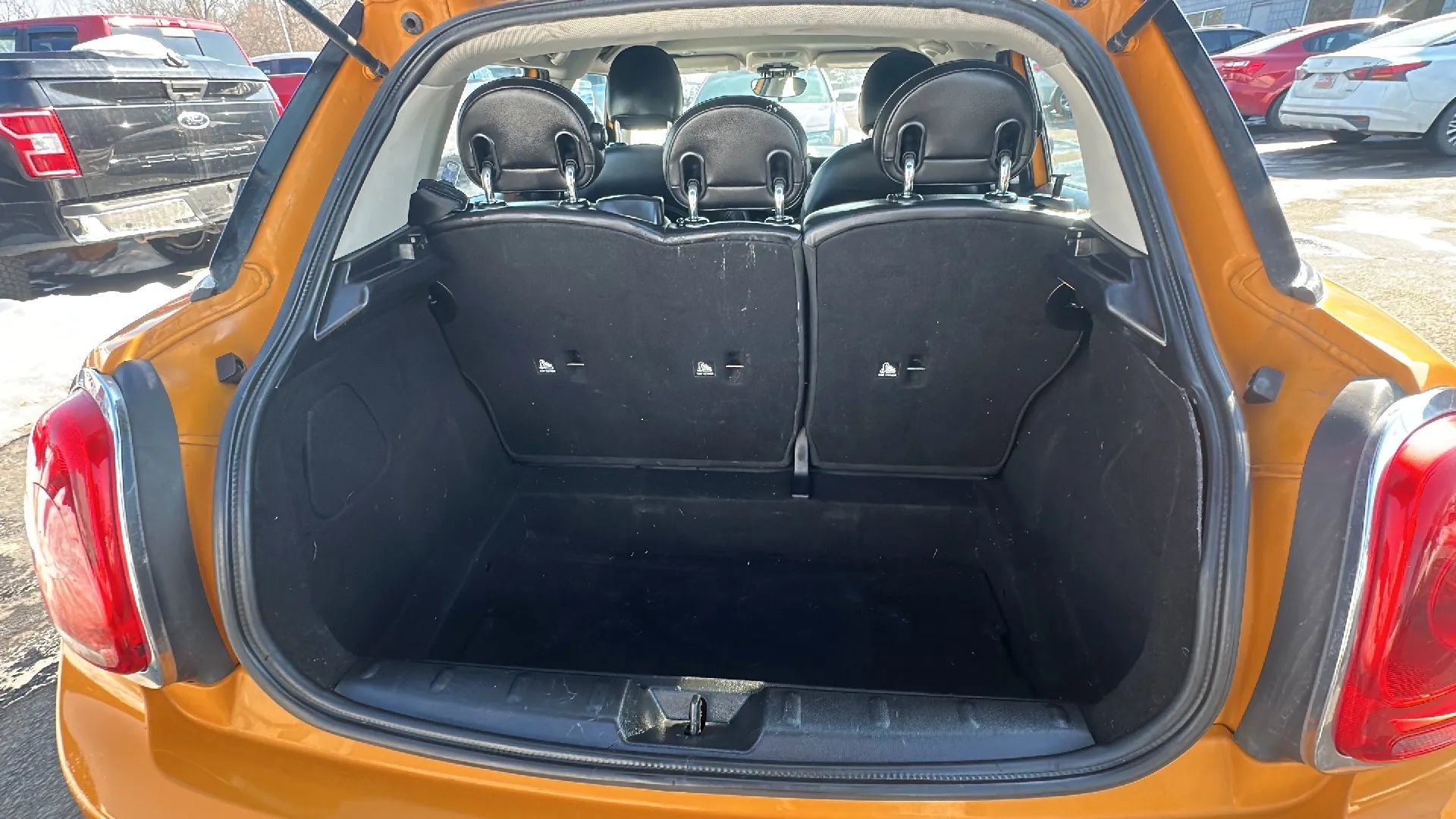 Used 2015 MINI Cooper 4-Door Hardtop image 7