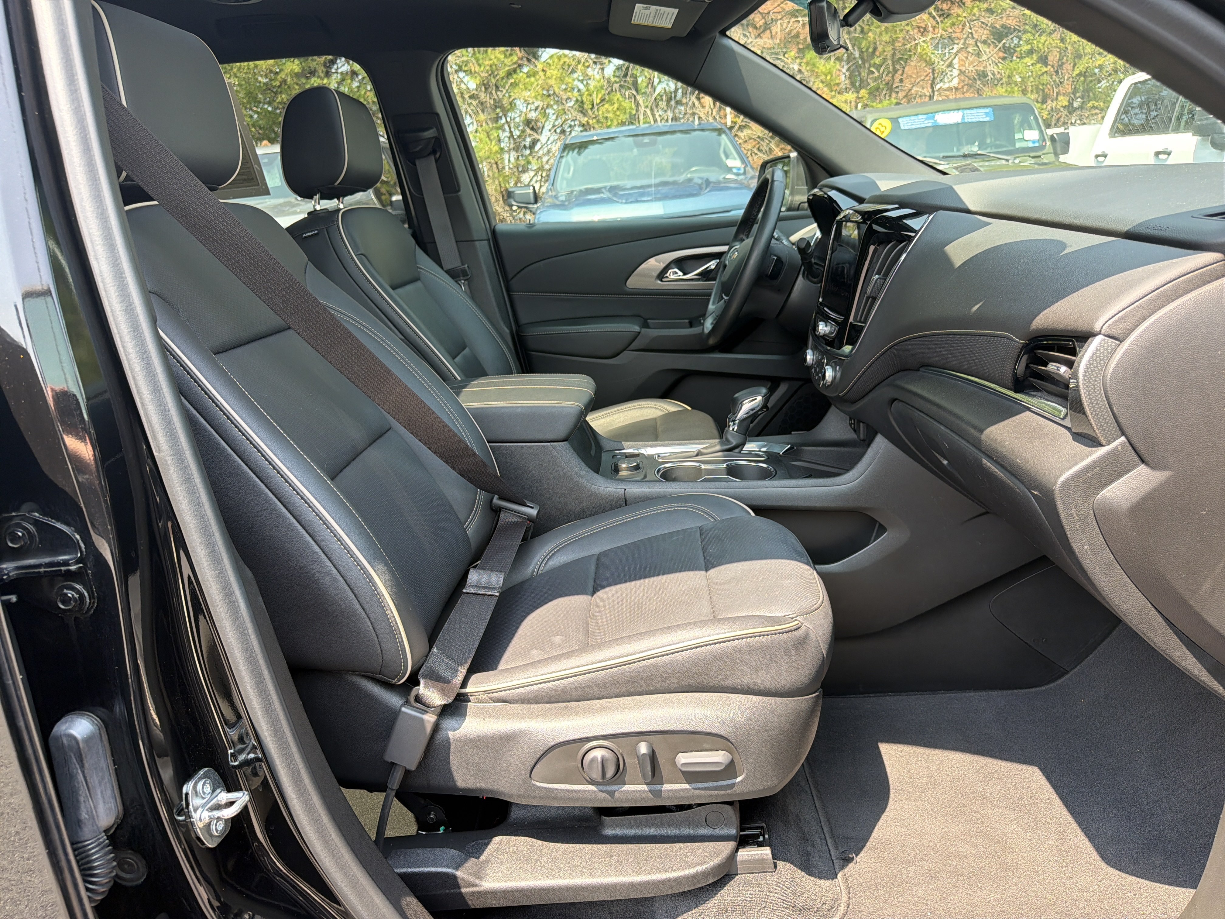 Used 2023 Chevrolet Traverse Premier AWD/4WD image 35